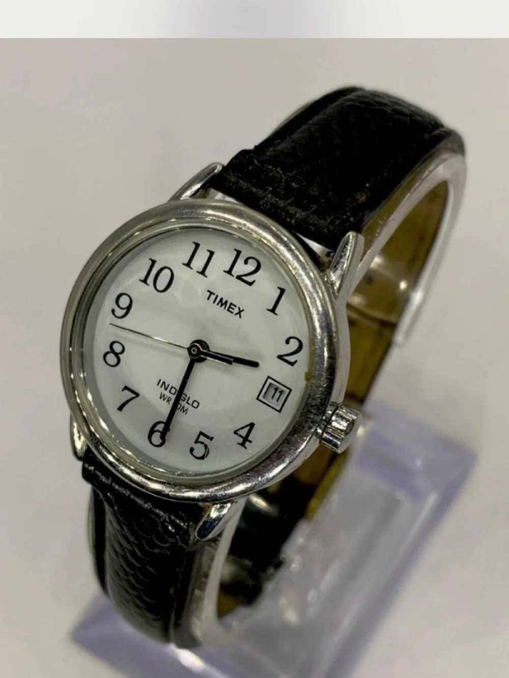 * Timex  ^^^ Women's Black Leather Strap Indiglo Watch ***
